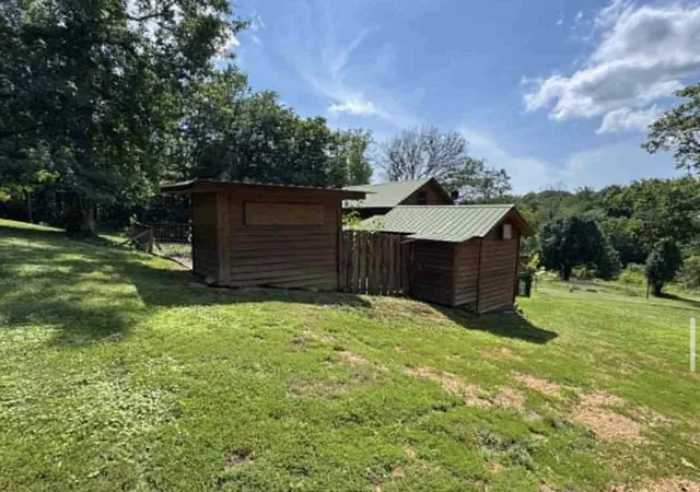 Photo 3 of Single family home for sale at 203 Hurricane Crk Dr, Tennessee Ridge, TN 37178 | MLS# 3619673 | Listing updated on 2026-10-20
