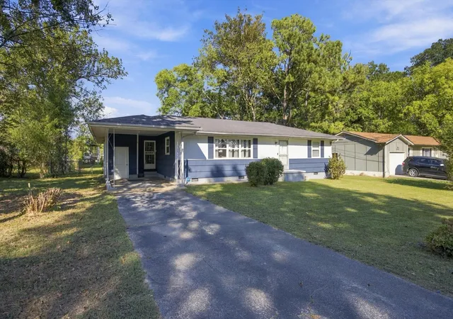 Photo 3 of Single family home for sale at 4707 Tomahawk Trl, Chattanooga, TN 37411 | MLS# 3618965 | Listing updated on 2026-10-21