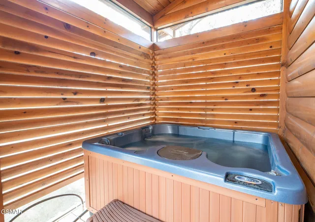 Photo 3 of Single family home for sale at 167 White Oak Resort Way, Gatlinburg, TN 37738 | MLS# 3618975 | Listing updated on 2026-10-10