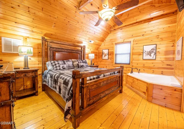 Photo 4 of Single family home for sale at 167 White Oak Resort Way, Gatlinburg, TN 37738 | MLS# 3618975 | Listing updated on 2026-10-10