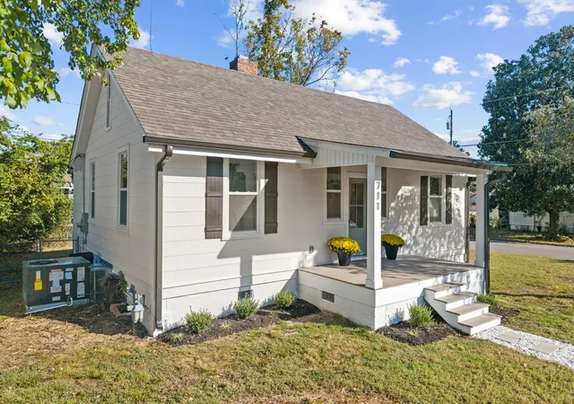Photo 2 of Single family home for sale at 711 Lawrence St, Old Hickory, TN 37138 | MLS# 3618984 | Listing updated on 2026-10-12