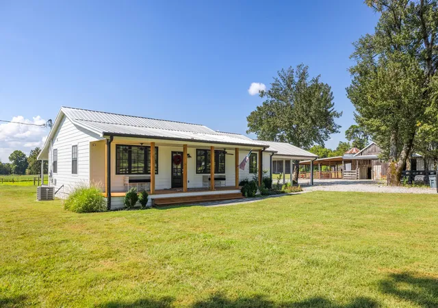 Photo 3 of Single family home for sale at 4451 N Chapel Rd, Franklin, TN 37067 | MLS# 3622642 | Listing updated on 2026-10-29