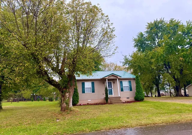 Photo 1 of Single family home for sale at 523 E Park St, Guthrie, KY 42234 | MLS# 3619324 | Listing updated on 2026-10-27