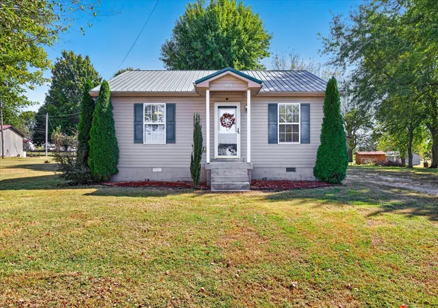 Photo 1 of Single family home for sale at 523 E Park St, Guthrie, KY 42234 | MLS# 3619324 | Listing updated on 2026-10-16