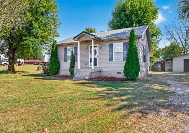 Photo 2 of Single family home for sale at 523 E Park St, Guthrie, KY 42234 | MLS# 3619324 | Listing updated on 2026-10-16
