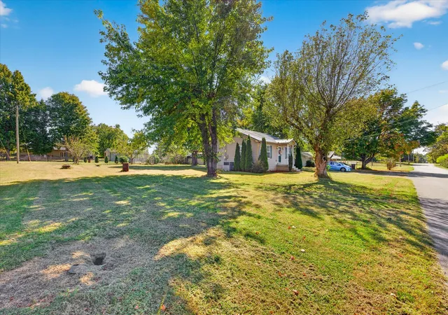 Photo 3 of Single family home for sale at 523 E Park St, Guthrie, KY 42234 | MLS# 3619324 | Listing updated on 2026-10-16
