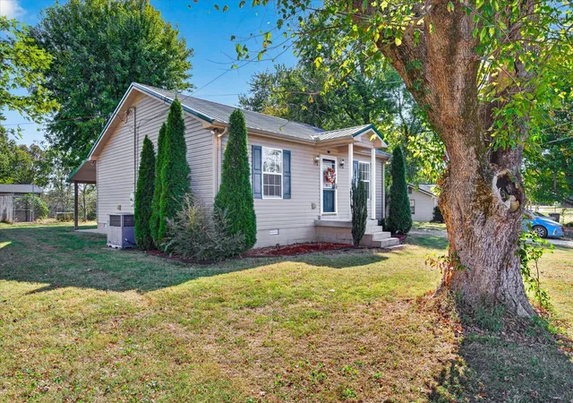 Photo 3 of Single family home for sale at 523 E Park St, Guthrie, KY 42234 | MLS# 3619324 | Listing updated on 2026-10-16