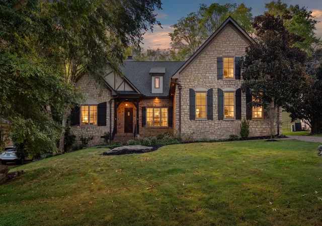 Photo 2 of Single family home for sale at 723 Azalea Ct, Franklin, TN 37064 | MLS# 3619109 | Listing updated on 2026-10-25