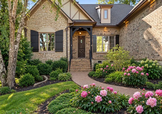 Photo 1 of Single family home for sale at 723 Azalea Ct, Franklin, TN 37064 | MLS# 3619109 | Listing updated on 2026-10-25