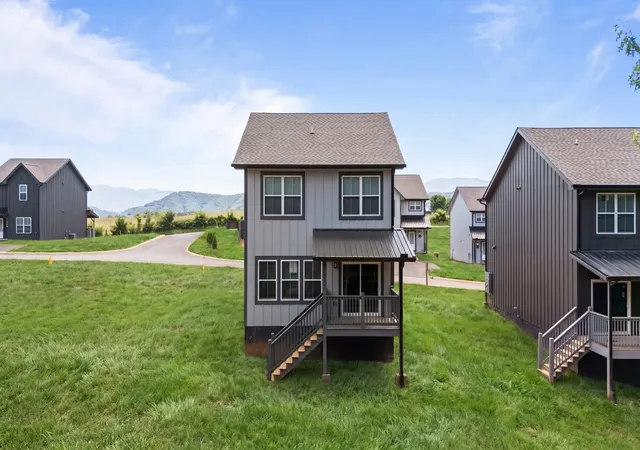 Photo 2 of Single family home for sale at 921 Lacy Ct, Sevierville, TN 37862 | MLS# 3619027 | Listing updated on 2026-10-10