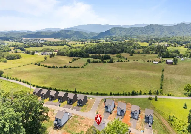 Photo 3 of Single family home for sale at 921 Lacy Ct, Sevierville, TN 37862 | MLS# 3619027 | Listing updated on 2026-10-10