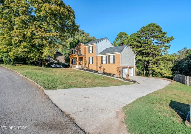 Photo 2 of Single family home for sale at 1908 Breezy Ridge Tr, Knoxville, TN 37922 | MLS# 3619030 | Listing updated on 2026-10-10