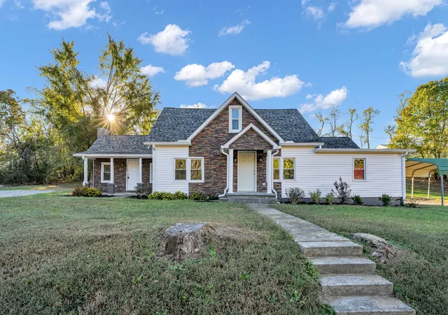Single family home for sale at 1320 Old Hwy 31 E, Westmoreland, TN 37186 | MLS# 3621116