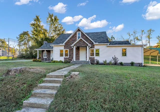 Photo 2 of Single family home for sale at 1320 Old Hwy 31 E, Westmoreland, TN 37186 | MLS# 3621116 | Listing updated on 2026-10-27
