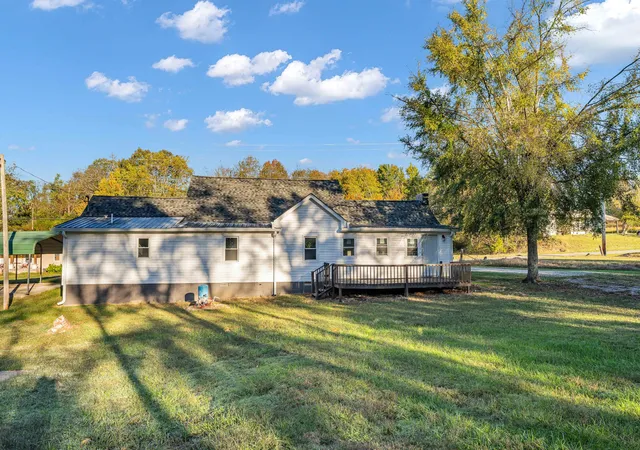 Photo 3 of Single family home for sale at 1320 Old Hwy 31 E, Westmoreland, TN 37186 | MLS# 3621116 | Listing updated on 2026-10-27