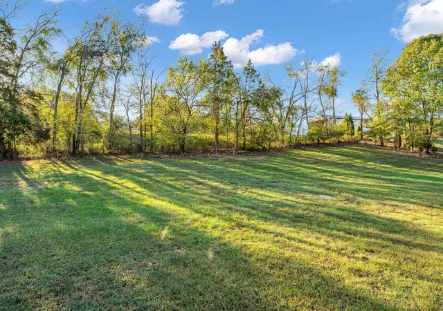 Photo 4 of Single family home for sale at 1320 Old Hwy 31 E, Westmoreland, TN 37186 | MLS# 3621116 | Listing updated on 2026-10-27