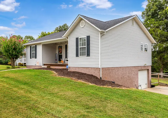 Photo 3 of Single family home for sale at 131 Holw View Dr SE, Cleveland, TN 37323 | MLS# 3619284 | Listing updated on 2026-10-12