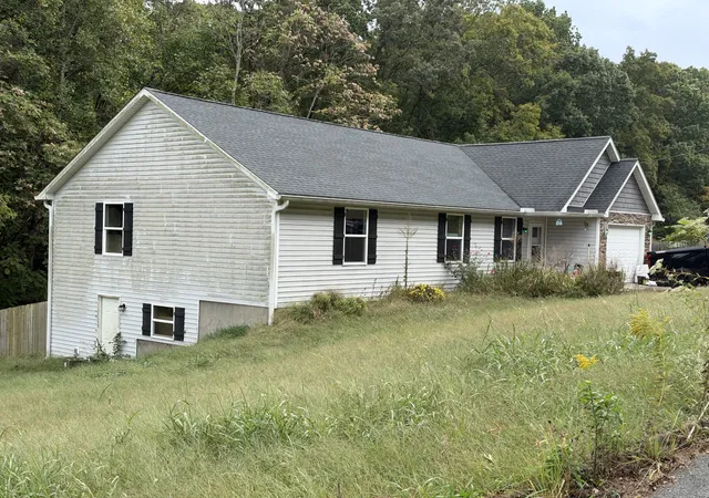 Photo 1 of Single family home for sale at 250 Redbird Ln, Rutledge, TN 37861 | MLS# 3619105 | Listing updated on 2026-10-10