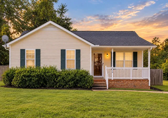 Photo 1 of Single family home for sale at 726 Donna Ct, Clarksville, TN 37042 | MLS# 3619888 | Listing updated on 2026-10-25