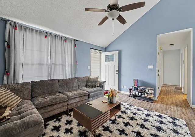 Photo 4 of Single family home for sale at 726 Donna Ct, Clarksville, TN 37042 | MLS# 3619888 | Listing updated on 2026-10-25