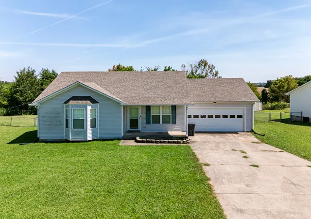 Single family home for sale at 711 Shetland Dr, Oak Grove, KY 42262 | MLS# 3620252