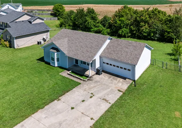Photo 2 of Single family home for sale at 711 Shetland Dr, Oak Grove, KY 42262 | MLS# 3620252 | Listing updated on 2026-10-14