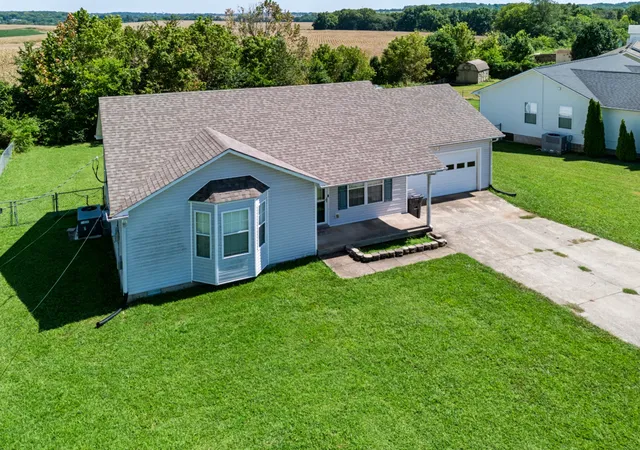 Photo 3 of Single family home for sale at 711 Shetland Dr, Oak Grove, KY 42262 | MLS# 3620252 | Listing updated on 2026-10-14