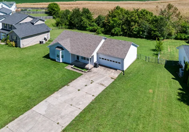 Photo 4 of Single family home for sale at 711 Shetland Dr, Oak Grove, KY 42262 | MLS# 3620252 | Listing updated on 2026-10-14