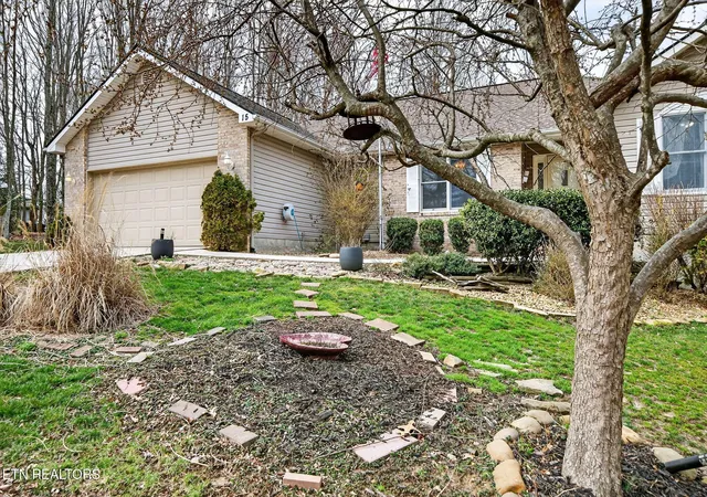 Photo 2 of Single family home for sale at 15 Ridge Crst Cir, Crossville, TN 38558 | MLS# 3619136 | Listing updated on 2026-10-11