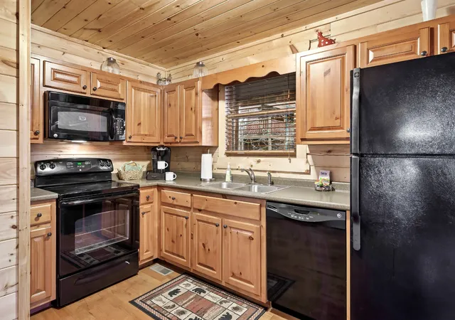 Photo 4 of Single family home for sale at 318 Alpine Mountain Way, Pigeon Forge, TN 37863 | MLS# 3621834 | Listing updated on 2026-10-28