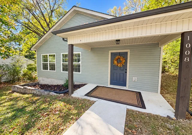 Photo 1 of Single family home for sale at 1008 Swift Dr, Clarksville, TN 37040 | MLS# 3622750 | Listing updated on 2026-10-27