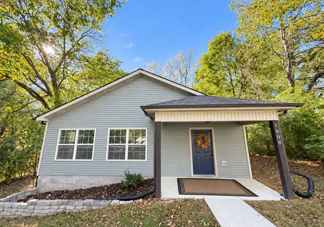 Photo 2 of Single family home for sale at 1008 Swift Dr, Clarksville, TN 37040 | MLS# 3622750 | Listing updated on 2026-10-27