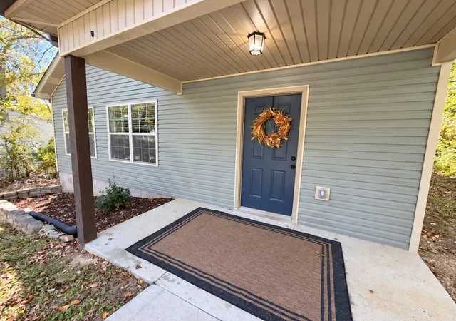 Photo 3 of Single family home for sale at 1008 Swift Dr, Clarksville, TN 37040 | MLS# 3622750 | Listing updated on 2026-10-27