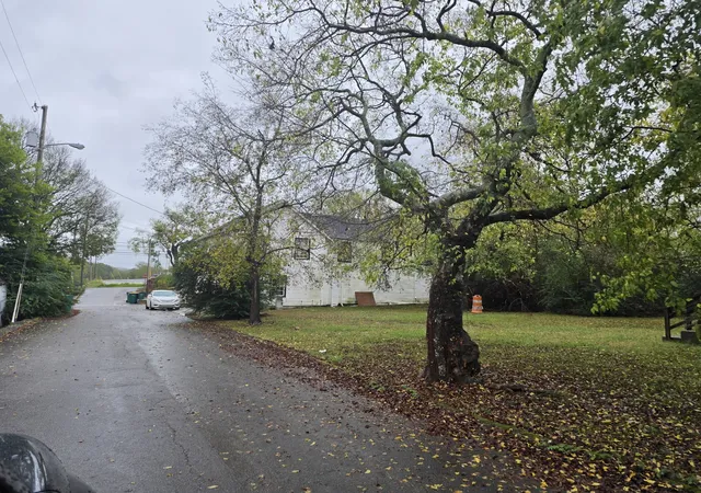 Photo 3 of Multi family home for sale at 215 Adams St, Lewisburg, TN 37091 | MLS# 3619205 | Listing updated on 2026-10-11