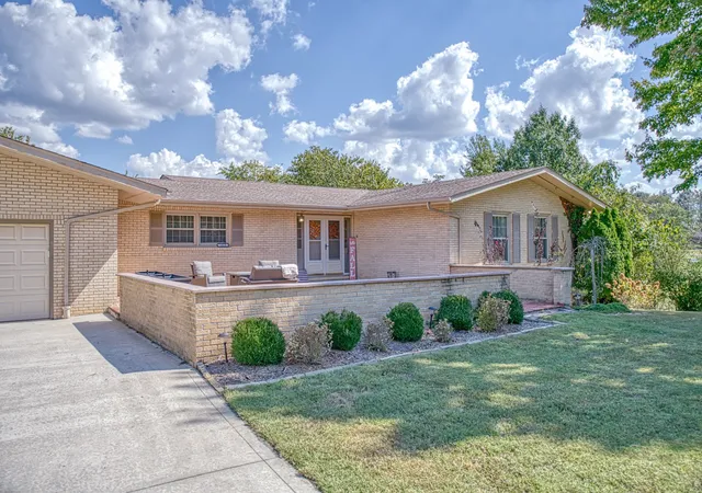 Photo 3 of Single family home for sale at 1418 Pilot Dr, Cookeville, TN 38506 | MLS# 3619211 | Listing updated on 2026-10-11