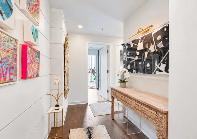 Listing Photo 1 - Condo for sale in building located at 1212 Laurel St, Nashville, TN 37203 - Unit #1213