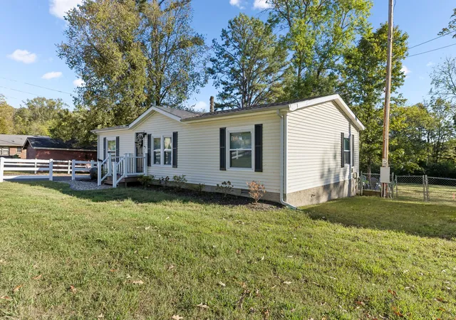 Photo 1 of Manufactured home for sale at 118 E Elm St, Ashland City, TN 37015 | MLS# 3620144 | Listing updated on 2026-10-13