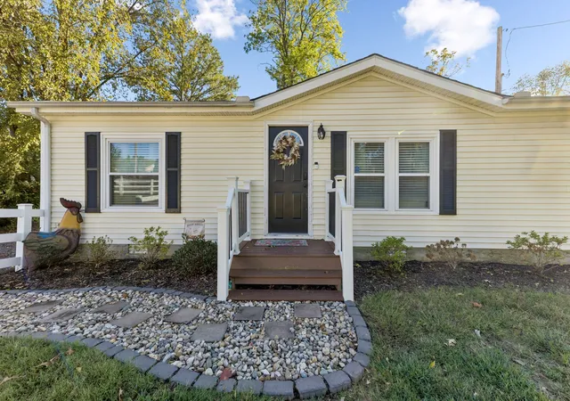 Photo 3 of Manufactured home for sale at 118 E Elm St, Ashland City, TN 37015 | MLS# 3620144 | Listing updated on 2026-10-13