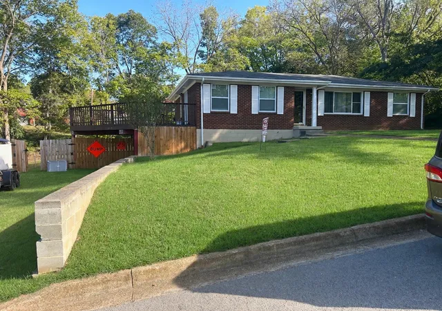 Photo 1 of Single family home for sale at 1060 Forrest Dr, Clarksville, TN 37040 | MLS# 3620011 | Listing updated on 2026-10-15