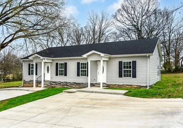 Single family home for sale at 312 Clay Ave, Fayetteville, TN 37334 | MLS# 3627199