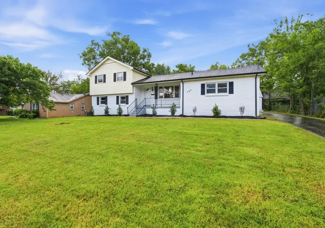 Photo 3 of Single family home for sale at 405 Beechwood Ct, Smyrna, TN 37167 | MLS# 3619285 | Listing updated on 2026-10-29