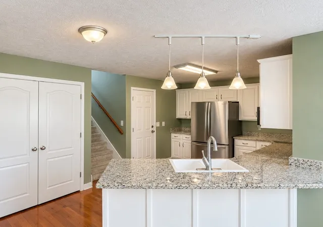Photo 4 of Single family home for sale at 1217 Fieldcrest Ln, Clarksville, TN 37043 | MLS# 3619707 | Listing updated on 2026-10-29