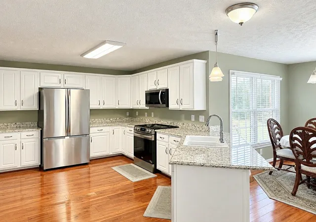Photo 3 of Single family home for sale at 1217 Fieldcrest Ln, Clarksville, TN 37043 | MLS# 3619707 | Listing updated on 2026-10-29