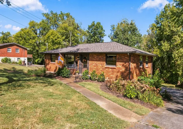 Photo 2 of Single family home for sale at 1829 Willow Springs Dr, Nashville, TN 37216 | MLS# 3619643 | Listing updated on 2026-10-22