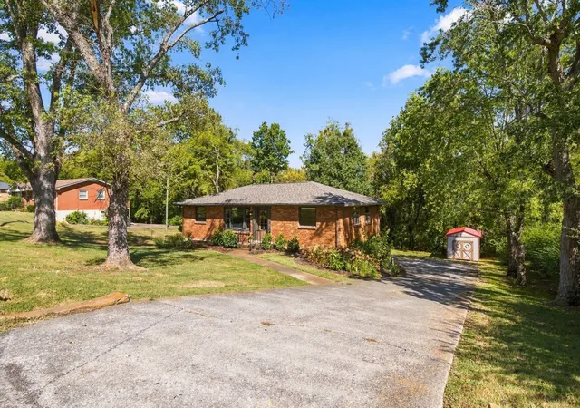 Photo 3 of Single family home for sale at 1829 Willow Springs Dr, Nashville, TN 37216 | MLS# 3619643 | Listing updated on 2026-10-22