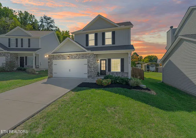 Single family home for sale at 6713 Padgett Hl Ln, Knoxville, TN 37931 | MLS# 3619289