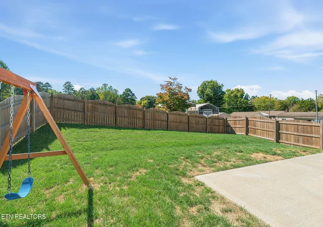 Photo 3 of Single family home for sale at 6713 Padgett Hl Ln, Knoxville, TN 37931 | MLS# 3619289 | Listing updated on 2026-10-16
