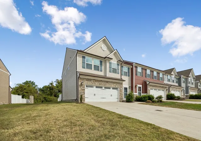 Photo 3 of Townhouse for sale at 1426 Carderock Springs Dr, Gallatin, TN 37066 | MLS# 3619695 | Listing updated on 2026-10-15