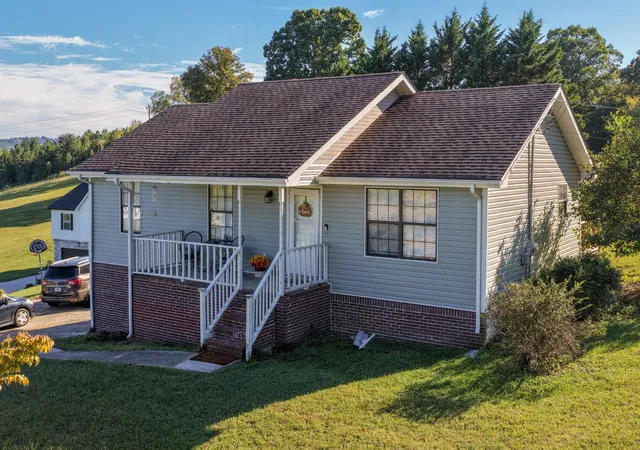 Photo 1 of Single family home for sale at 2077 Saunders Rd, Ringgold, GA 30736 | MLS# 3619325 | Listing updated on 2026-10-21