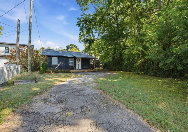 Photo 3 of Single family home for sale at 1015 Spain Ave, Nashville, TN 37216 | MLS# 3619802 | Listing updated on 2026-10-15